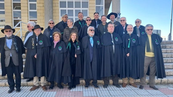 Miembros de la cofradía durante un acto anterior