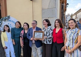 La calle se encuentra junto al centro educativo que cumple su 125 aniversario