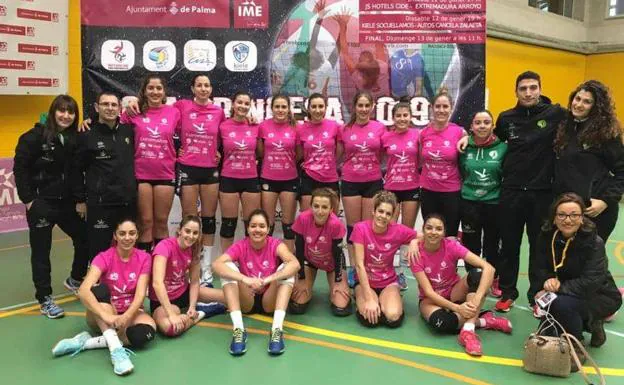 Plantilla y cuerpo técnico del Extremadura en Palma de Mallorca