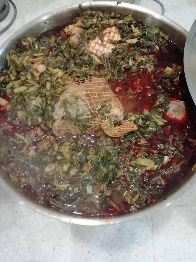 Coles con buche cocinándose 