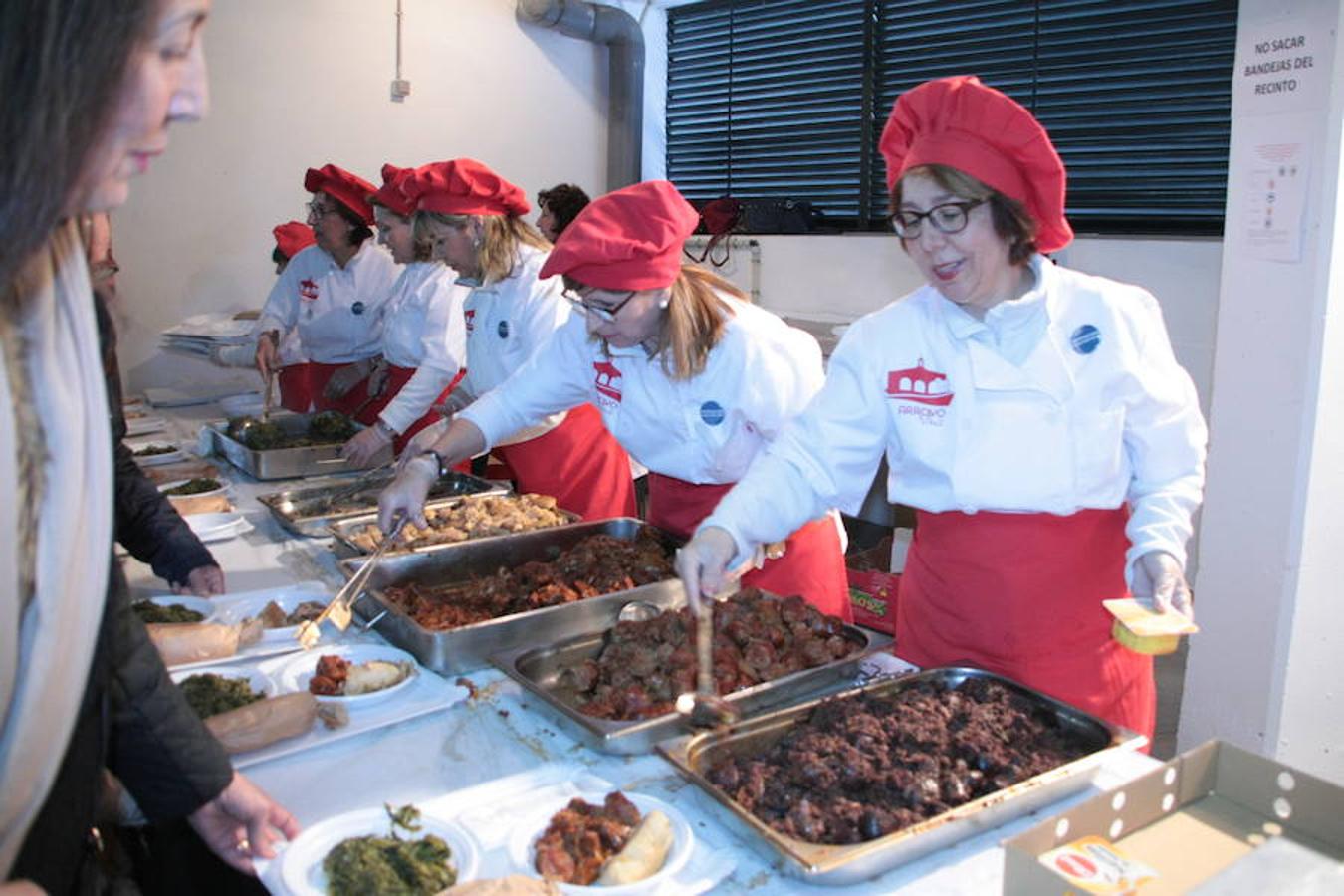 Durante los días 16 y 17 de febrero se celebró la fiesta de las Coles con Buche, batiendo el récord al repartir 1.356 raciones. Además de la degustación popular, hubo varias actividades dentro del mismo marco; exposiciones, talleres infantiles, el cocinero de Aurelio Gallardo, un Showcookin con Antonio Granero y la visita guiada 'Sabores con Historia', con las explicaciones de Verónica Molano, técnico de la Oficina de Turismo