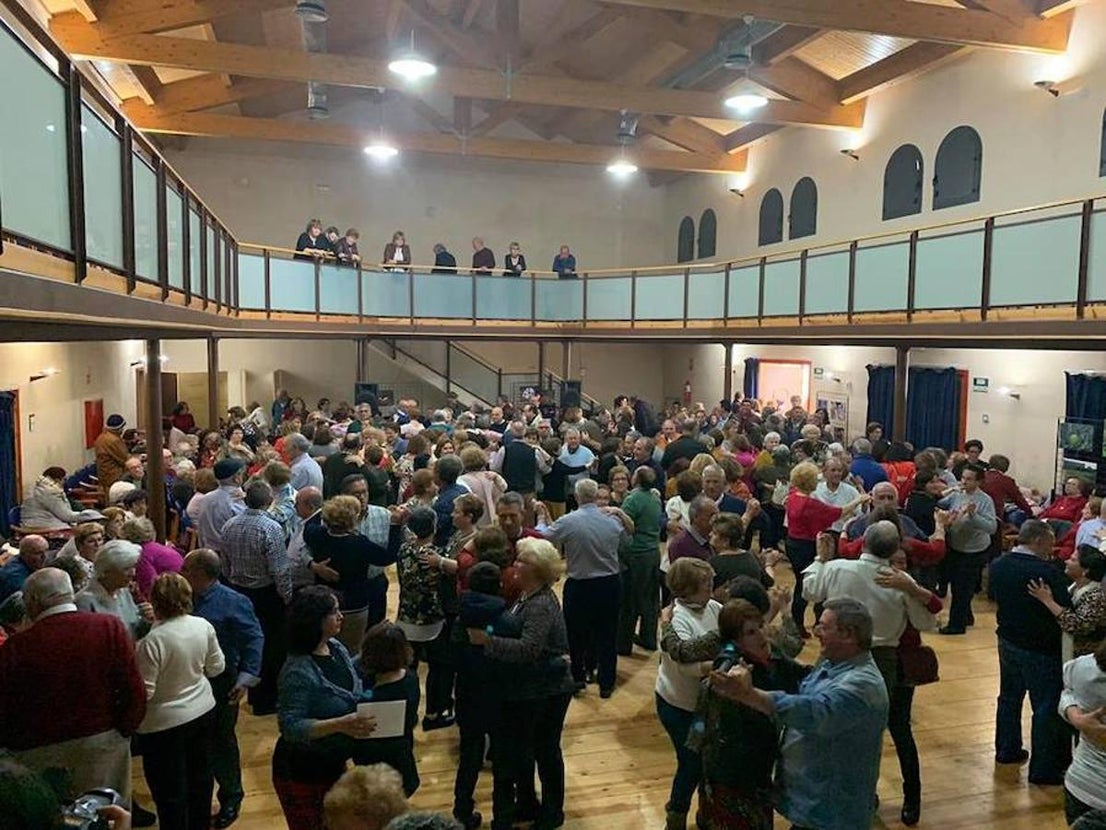 Baile tras la degustación y la rifa
