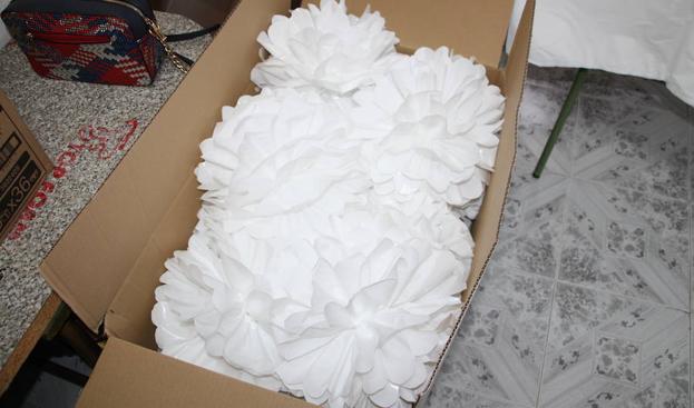 Imagen principal - Una de las cajas terminadas 