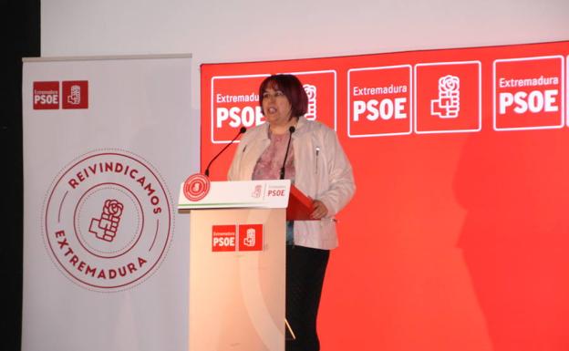 Begoña García Bernal, Secretaria General de la Agrupación Socialista de Arroyo de la Luz y Consejera de Medio Ambiente y Rural, Políticas Agrarias y Territorio 