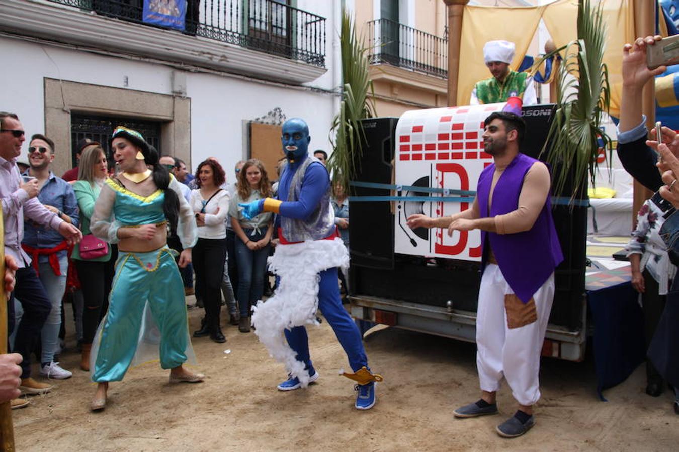 El pasado 22 de abril Arroyo de la Luz volvió a vibrar con el galopar de los caballos que recorrieron la Corredera, ocupada por unas 15.000 personas. En la fiesta participaron 160 jinetes y 4 carrozas, con unos 450 participantes. 