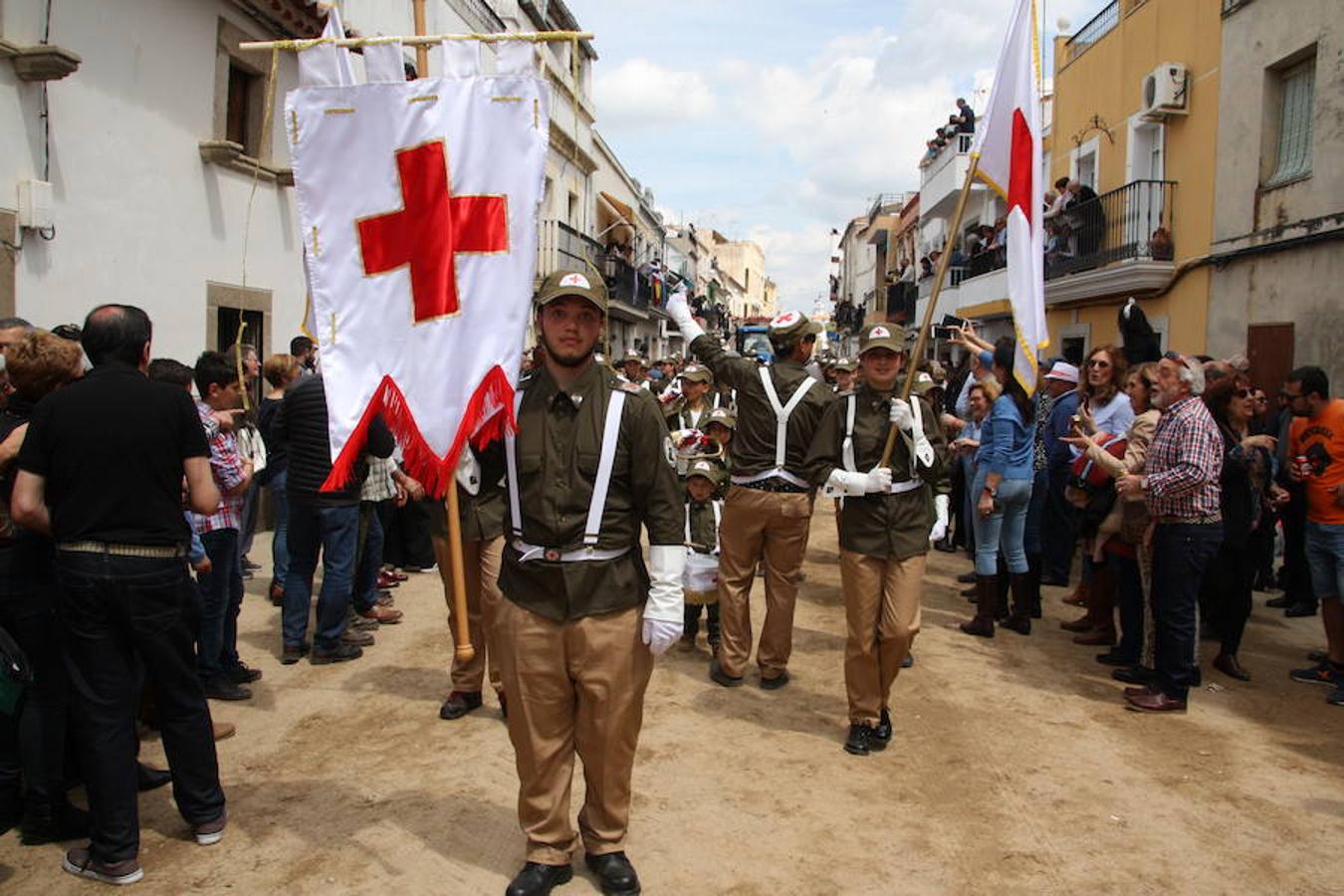 El pasado 22 de abril Arroyo de la Luz volvió a vibrar con el galopar de los caballos que recorrieron la Corredera, ocupada por unas 15.000 personas. En la fiesta participaron 160 jinetes y 4 carrozas, con unos 450 participantes. 