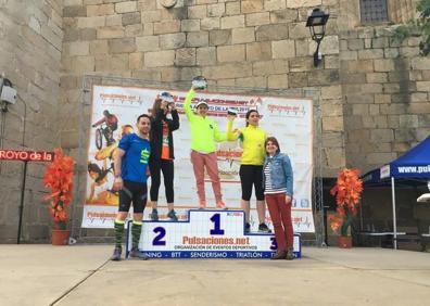Imagen secundaria 1 - El Club de Atletismo estrena equipación