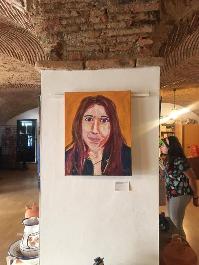 Los 16 alumnos del grupo de adultos de la Escuela Arte 16 inauguraron su exposición final de curso en la Oficina de Turismo de Arroyo de la Luz.