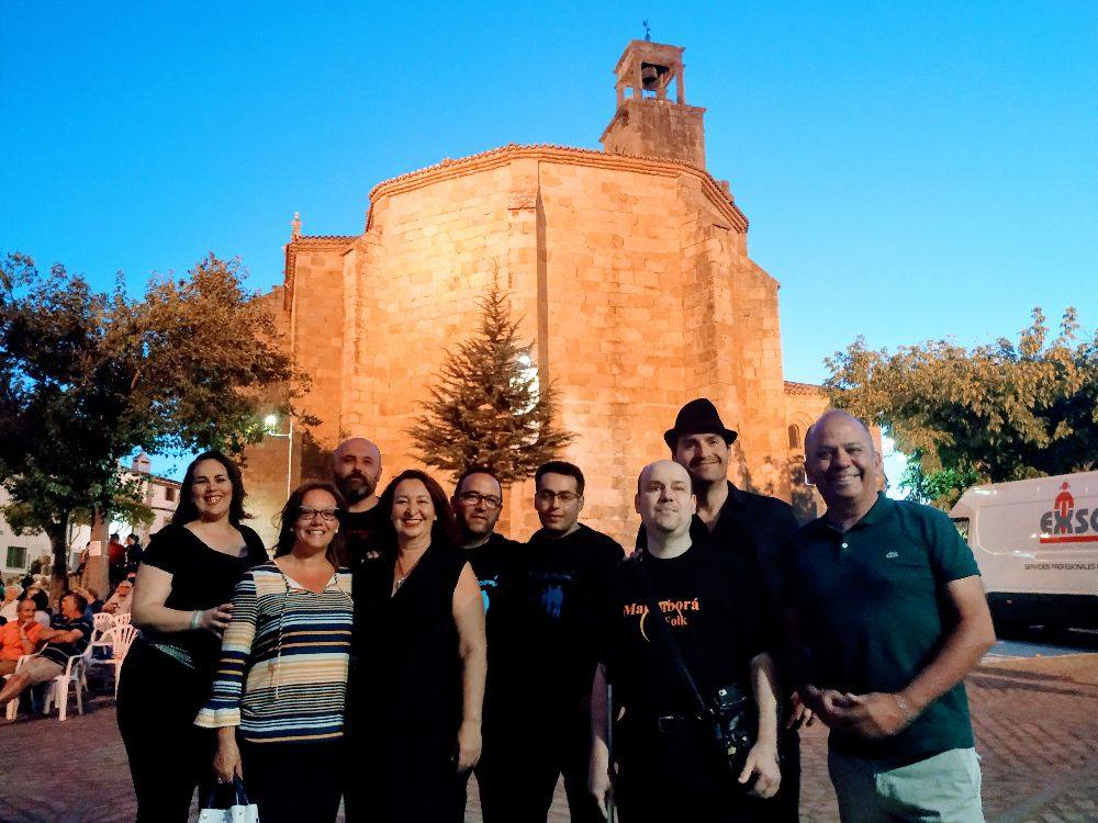 La concejala Mercedes Pérez y el concejal Santos Jorna recibieron al grupo en representación del Ayuntamiento. 