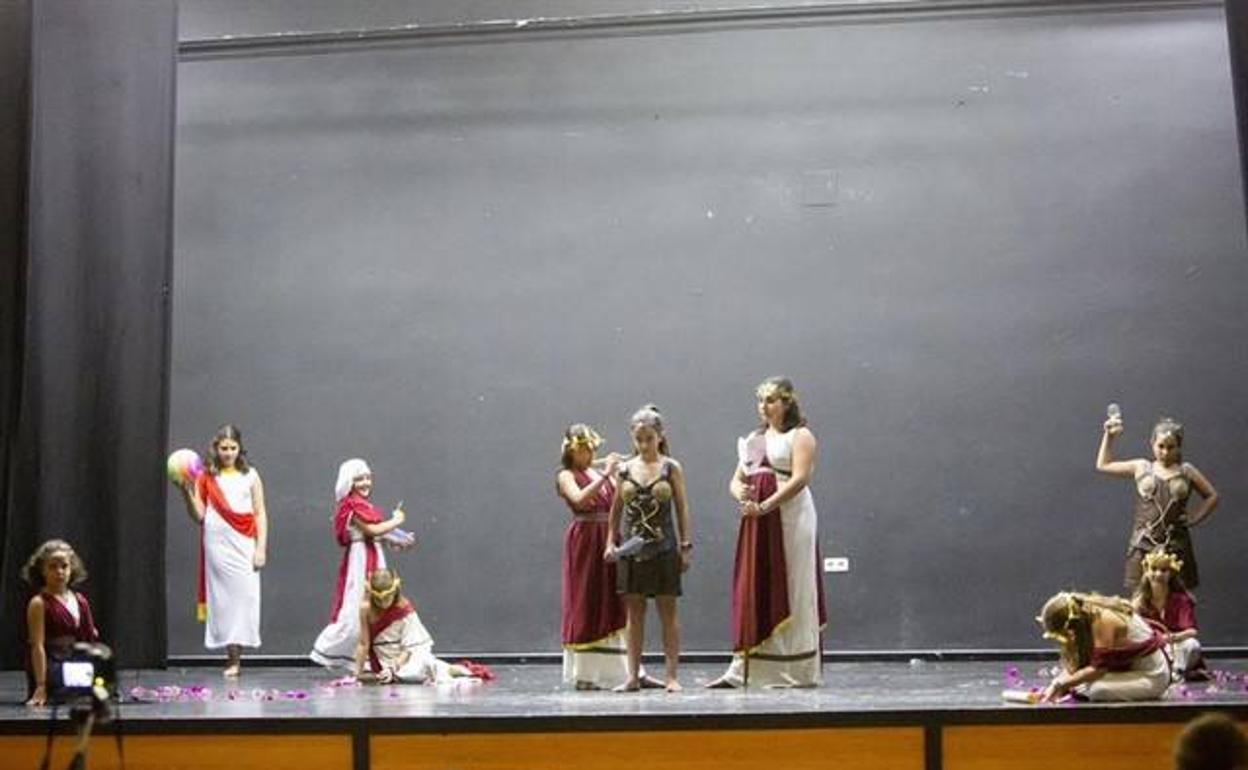 Los talleres Ceres del Festival de Mérida llevan la cultura y el teatro grecolatinos a veinte municipios extremeños
