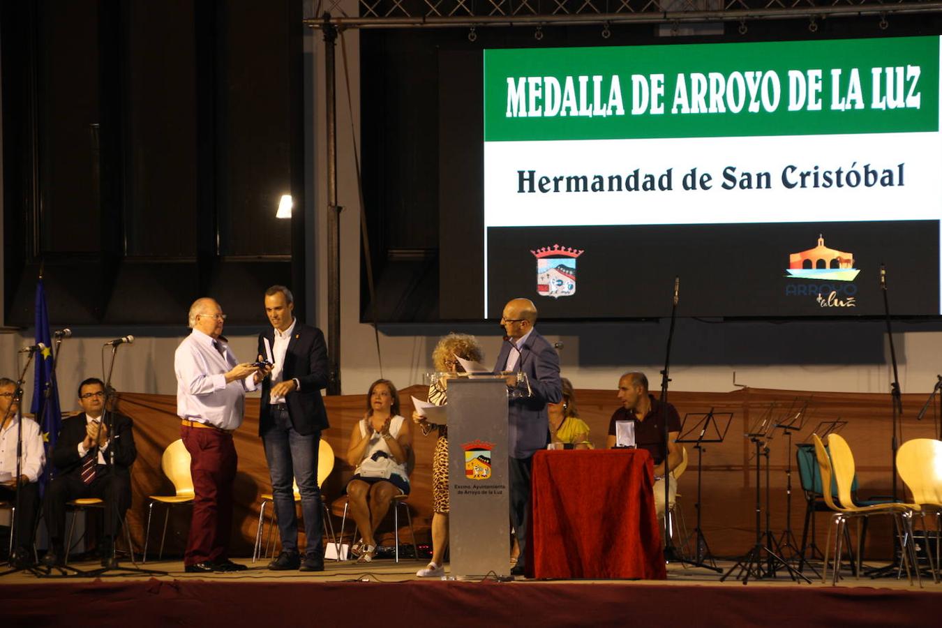 En el apartado entidad, se galardonó con la medalla a la Hermandad de San Cristóbal por los 53 años que llevan trabajando.