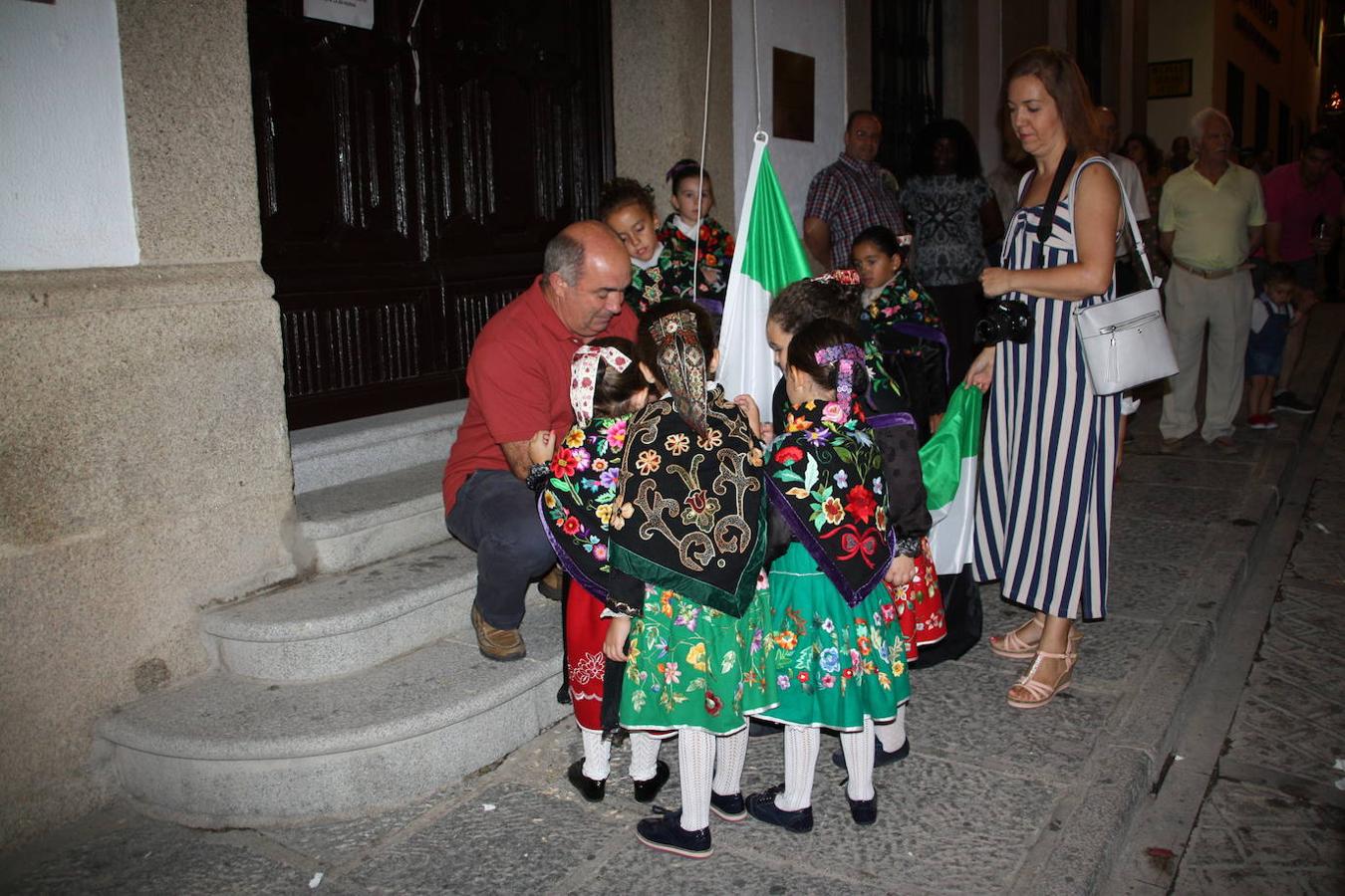 El pasado domingo, 8 de septiembre, Arroyo de la Luz celebró en Día de Extremadura en la Plaza de la Constitución, con la concesión de medallas de Arroyo de la Luz. Este año fueron concedidas a La Hermandad de San Cristóbal, Vicente Caballero y Cesar Galán Gibello, a título póstumo. 