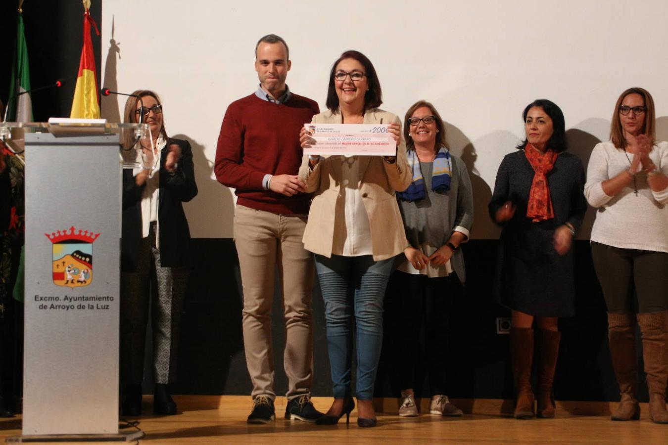 Uno de los premiados no pudo estar presente, recogiendo en su nombre su madre.