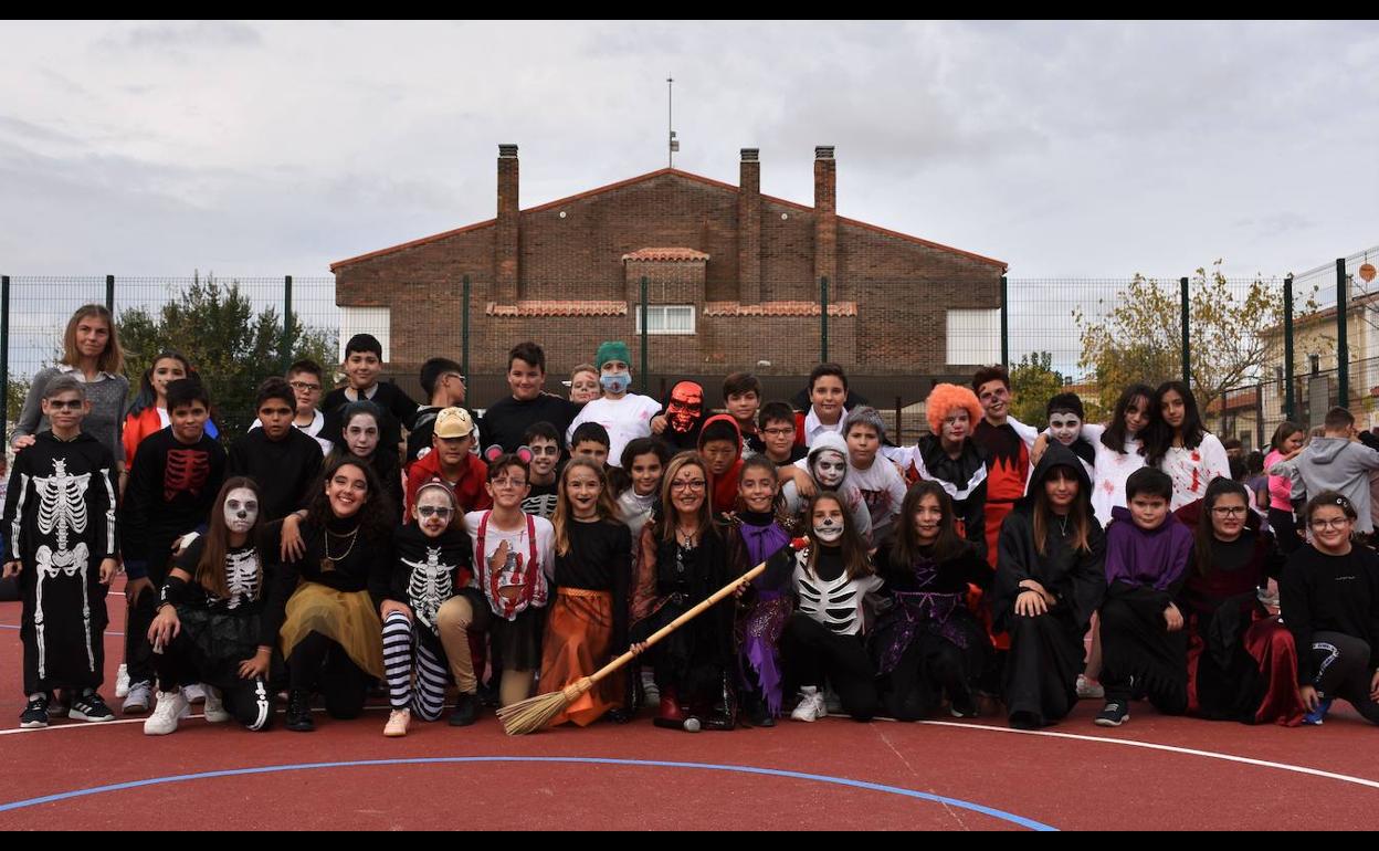 El Ceip Ntra Sra de la Luz celebra una jornada educativa entre castañas y calabazas