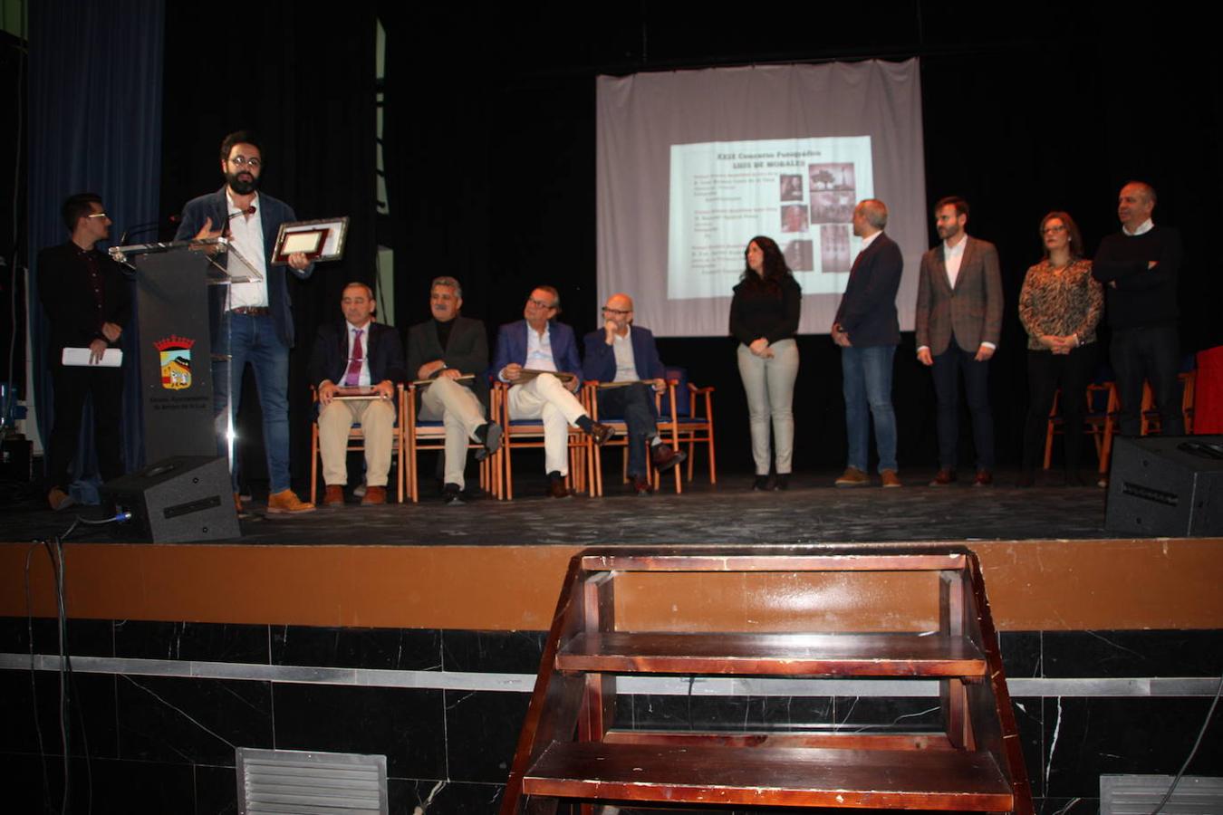 Autoridades y premiados tras la entrega de premios. 