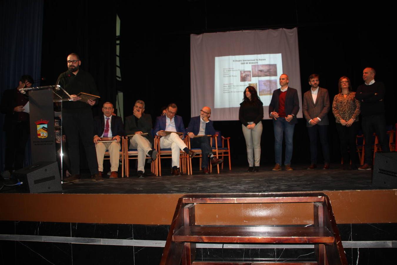 Autoridades y premiados tras la entrega de premios. 