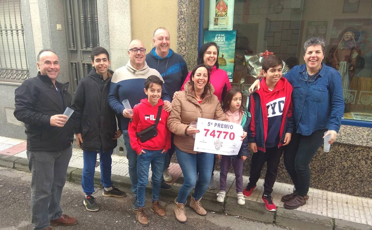 El 74770, un quinto premio, deja 1.812.000 euros en Arroyo de la Luz y Plasencia