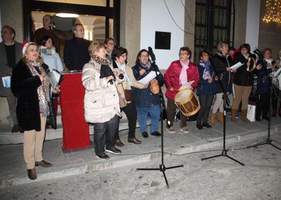 Imagen secundaria 1 - Inauguración del encendido. 