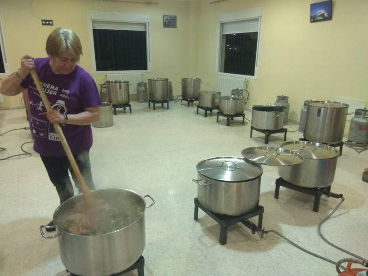 Justi Díaz, cocinera de las coles con buche.