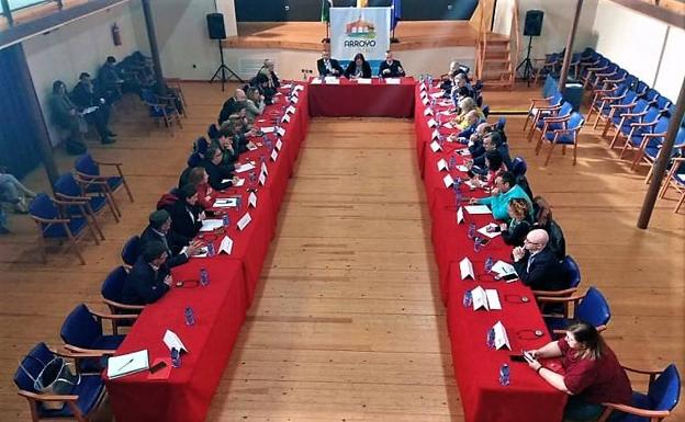 Reunión mantenida en el Corral de Comedias de Arroyo de la Luz. 