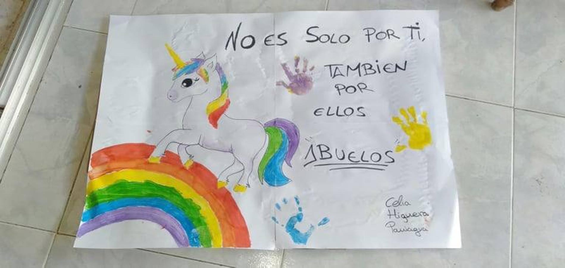 Fotos: Los más pequeños cuelgan mensajes de ánimos en sus balcones