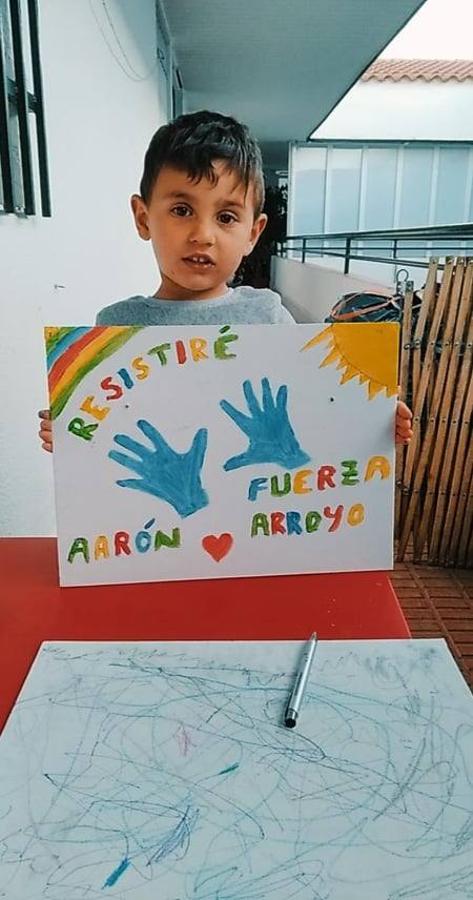 Fotos: Los más pequeños cuelgan mensajes de ánimos en sus balcones