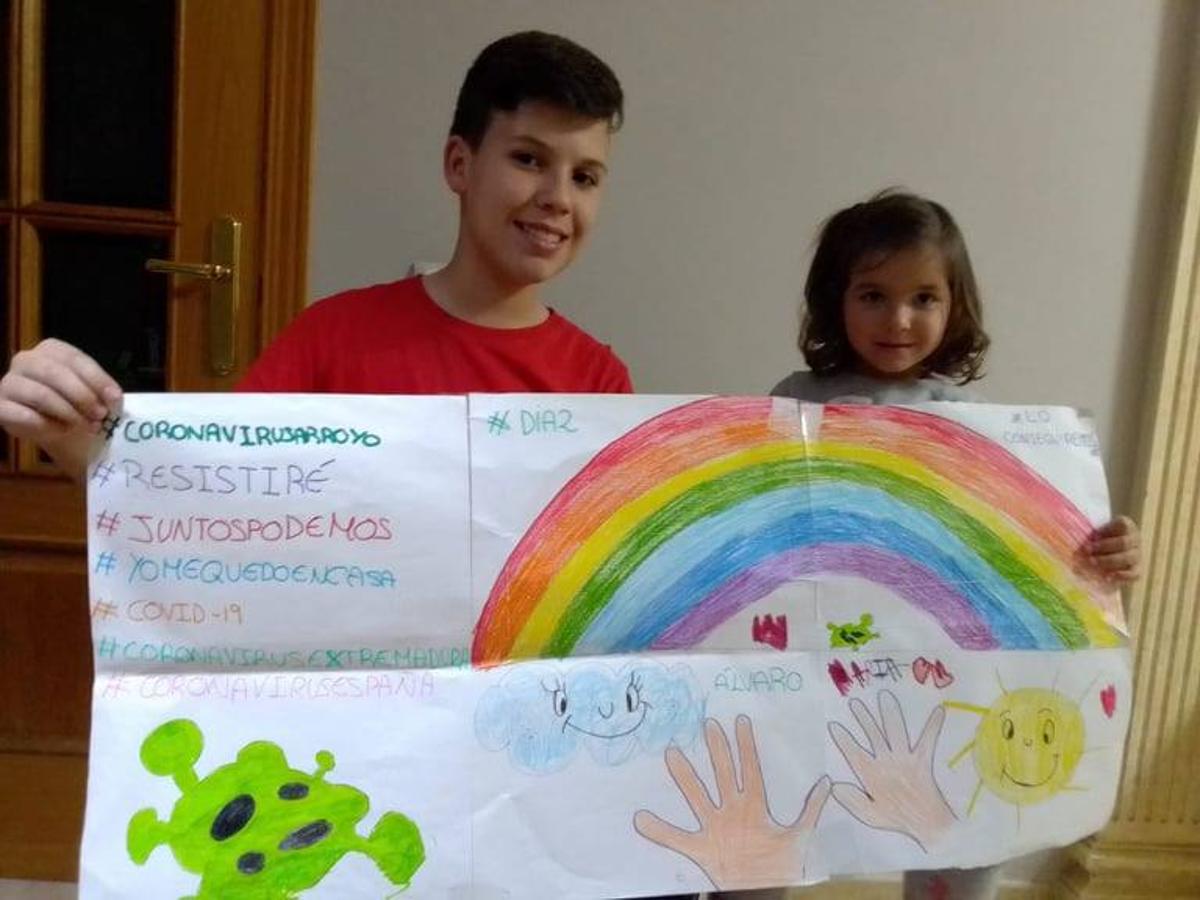 Fotos: Los más pequeños cuelgan mensajes de ánimos en sus balcones