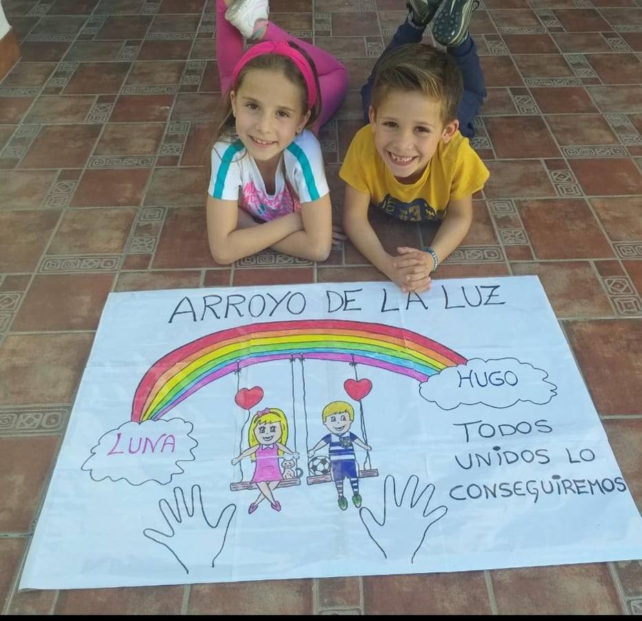 Fotos: Los más pequeños cuelgan mensajes de ánimos en sus balcones