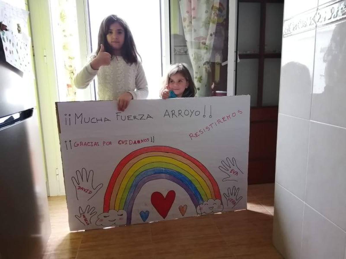 Fotos: Los más pequeños cuelgan mensajes de ánimos en sus balcones