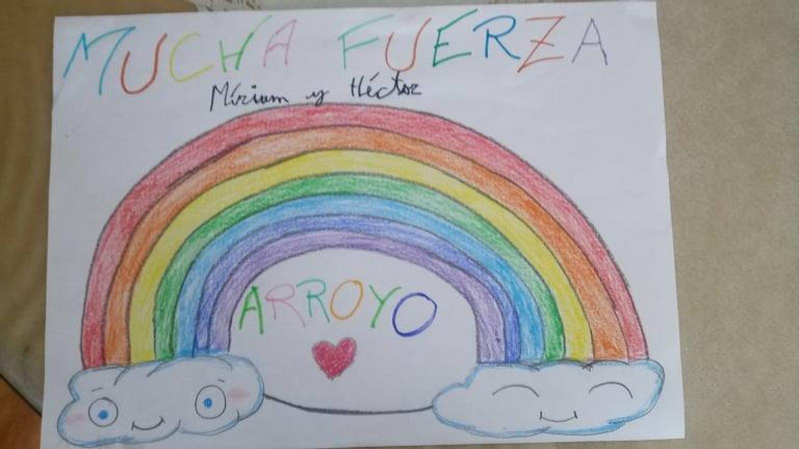 Fotos: Los más pequeños cuelgan mensajes de ánimos en sus balcones