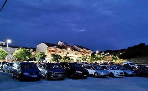 Navalmoral de la Mata. La localidad cacereña abrió su autocine el pasado 12 de junio y acogió a cerca de un centenar de vehículos.