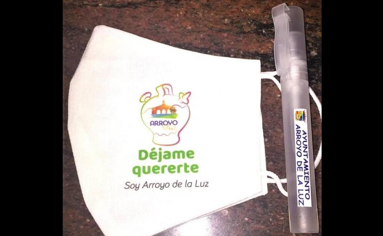 Mascarilla y gel que entregará el Ayuntamiento. 