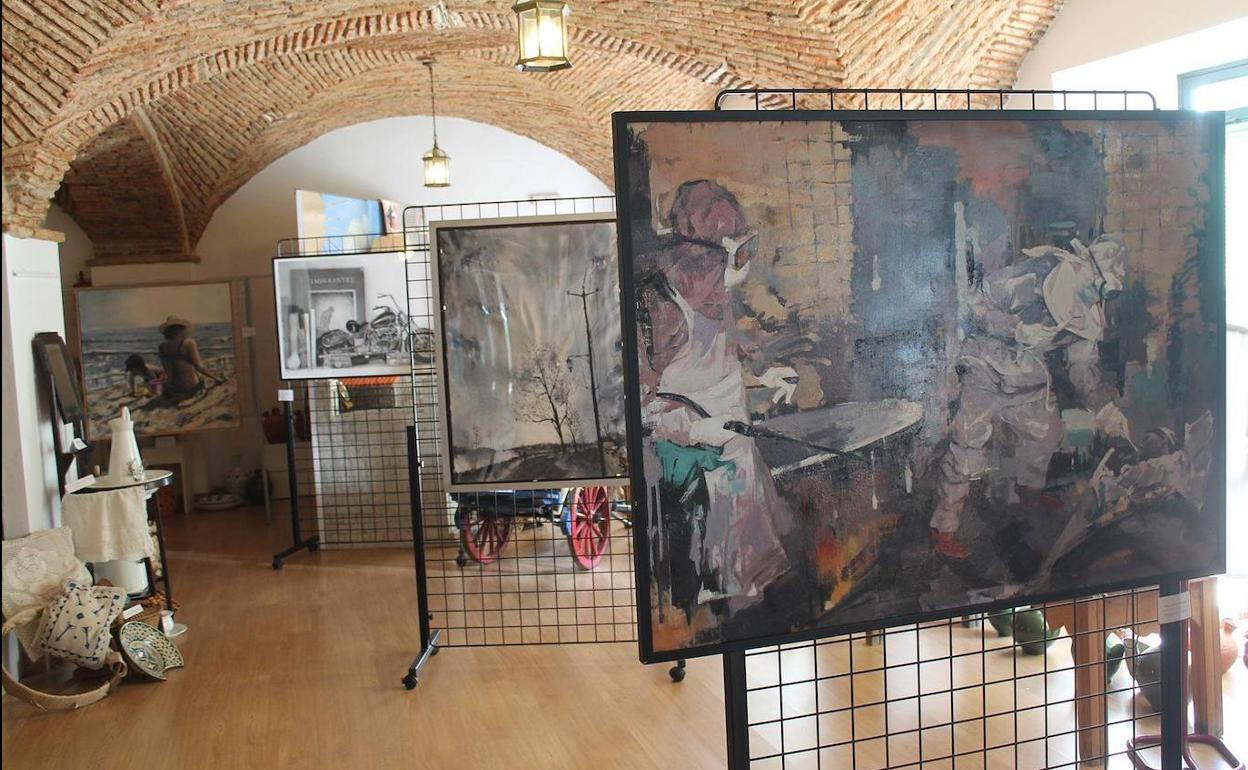 Exposición en la Oficina de Turismo. 
