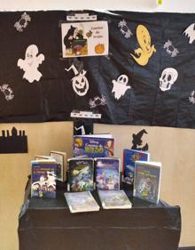 Imagen secundaria 2 - La Biblioteca Municipal de Arroyo de la Luz ha preparado una oferta de miedo para Halloween