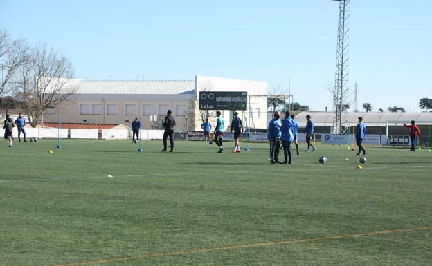 Imagen principal - El Arroyo CP regresa a los entrenamientos