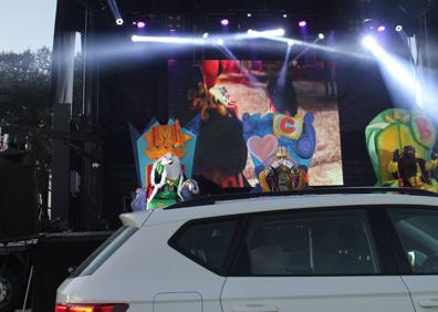 Imagen secundaria 1 - Noche de ilusión y emoción en la cabalgata de Reyes Magos de Arroyo de la Luz