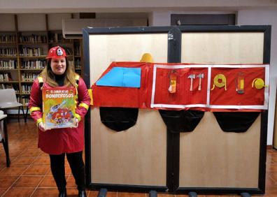 Imagen secundaria 1 - La biblioteca municipal de Arroyo de la Luz organiza el primer concurso fotográfico 'Carnaval del Libro'