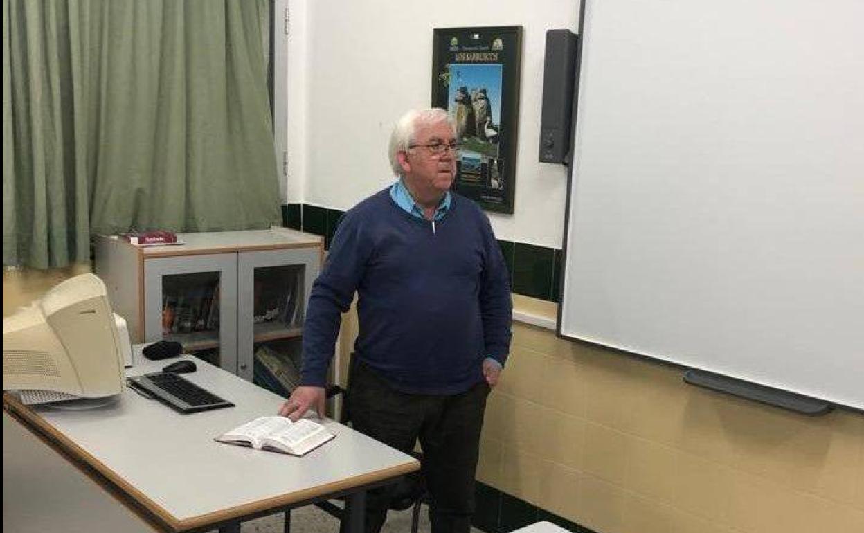 «Los adolescentes necesitan a su lado personas que les escuchen»