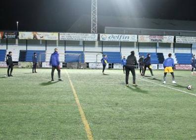 Imagen secundaria 1 - El Arroyo recibe en su feudo al Llerenense