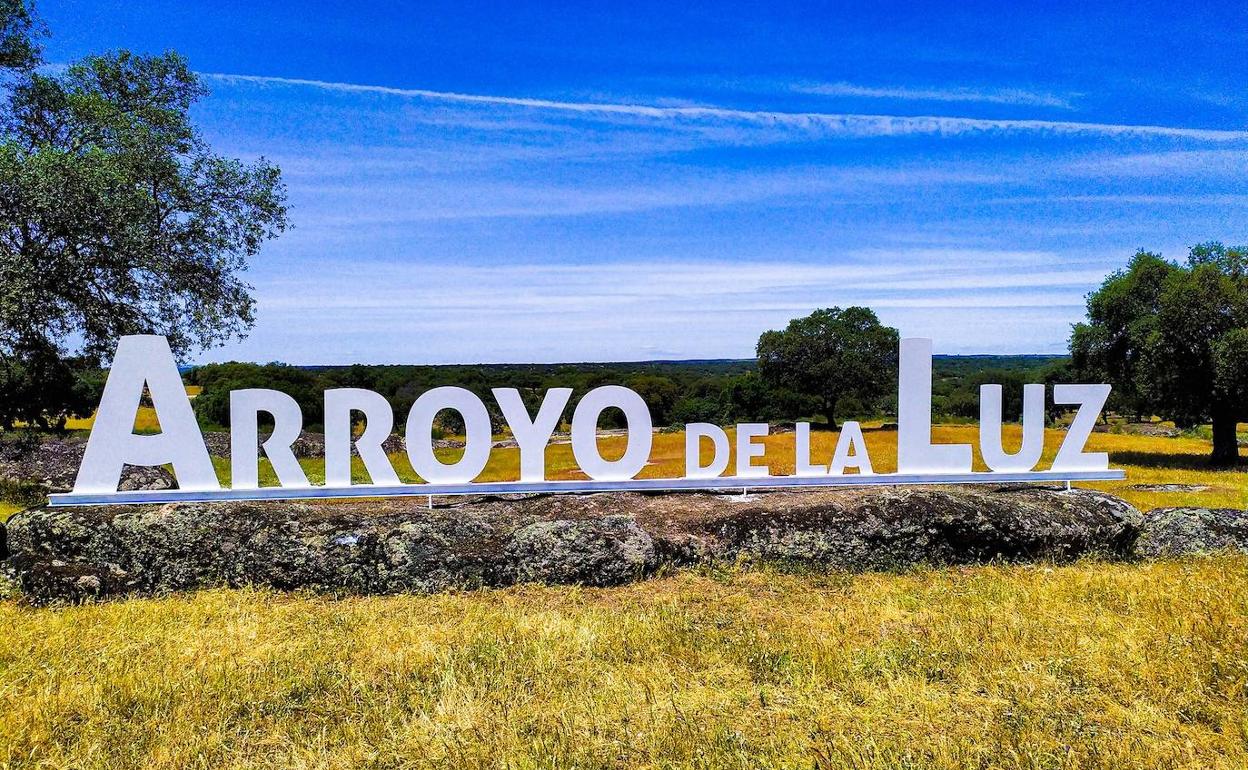 Letras turísticas en el mirador. 