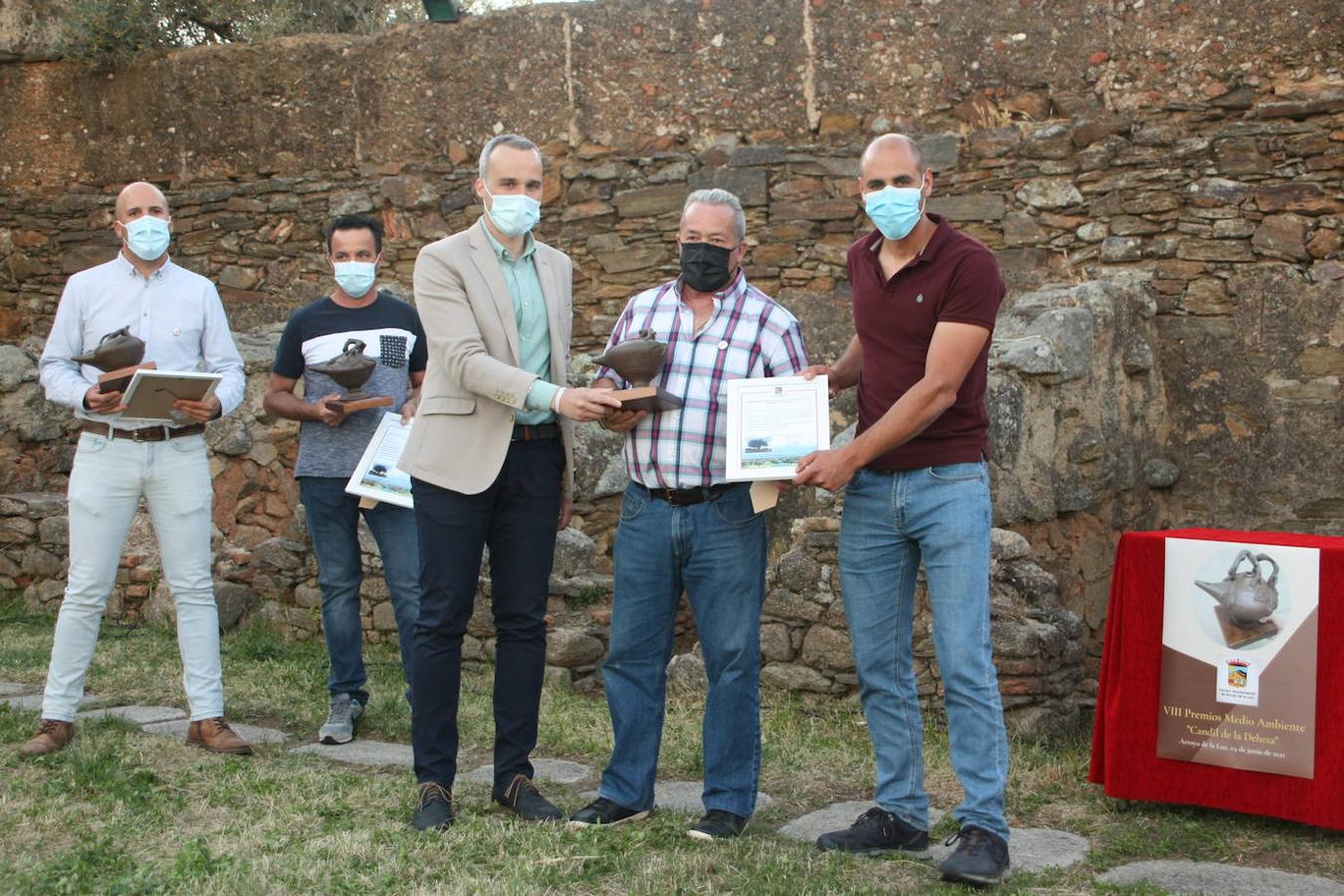 El Premio Local Candil de la Dehesa fue para las asociaciones de pesca de la localidad; Club de Pesca Deportiva 'Las Pasaderas', que recogió el premio su secretario- tesorero Miguel Aparicio. Sociedad Municipal de Pescadores 'Coto Molano-Pontones', que recogió el premio su secretario Miguel Ángel Castaño, y Sociedad Municipal de Pescadores 'Charca Grande- Chica', que recogieron el premio, el secretario, Rafael Peco