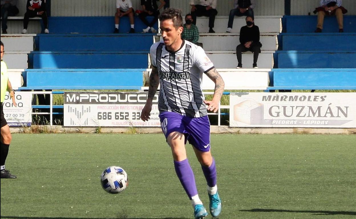 Aarón Fernández jugando con la UPP Plansencia frente al Arroyo CP en la pasada temporada. 