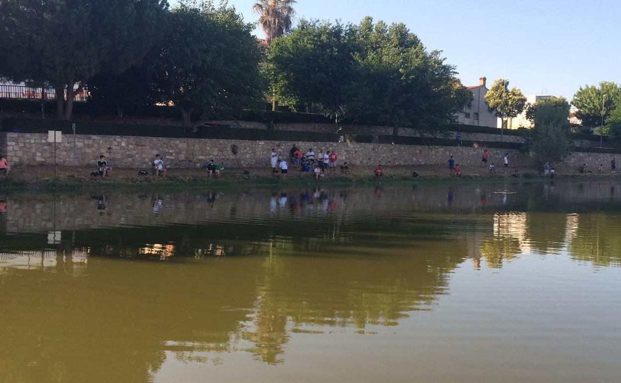 Alumnos de la Escuela de Pesca Municipal. 