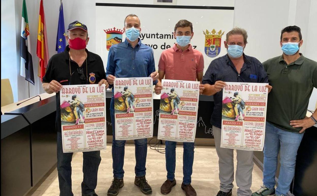 Presentación del cartel. Vicente Padilla, Carlos Caro, Fernando Tato, José Antonio Tapia y Eduardo Mesa.