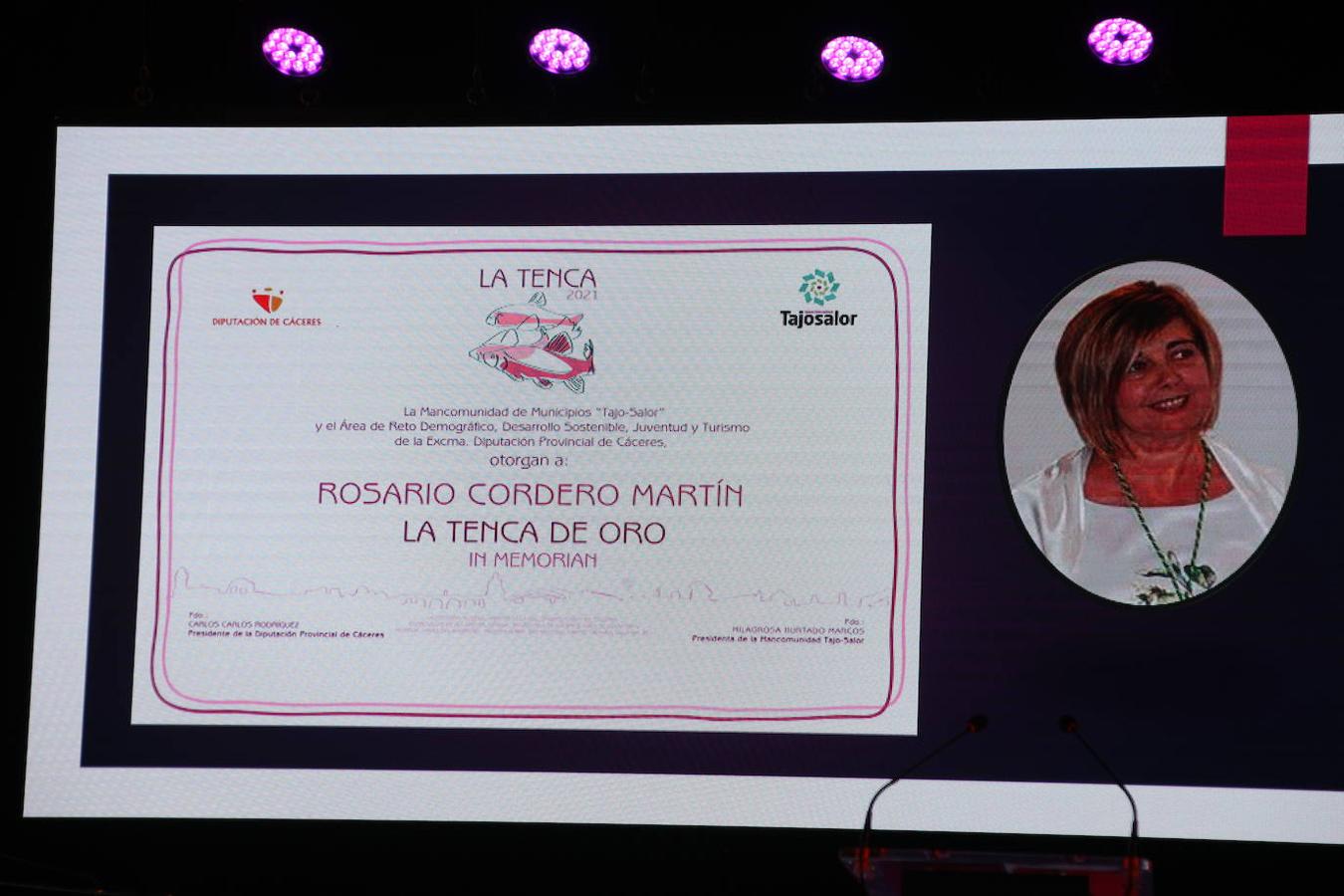 Foto de familia de los premiados y autoridades. 