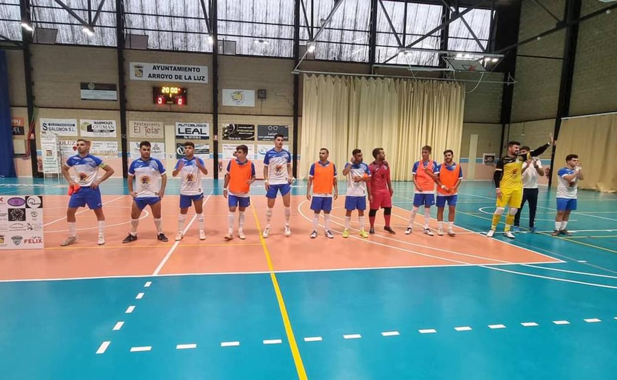 Saludo a la afición antes del comienzo del partido. 