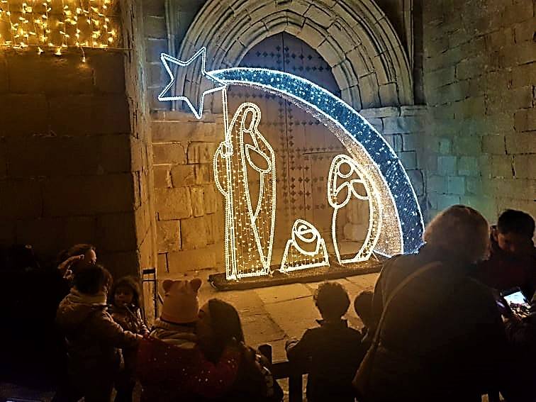 Los pequeños se fotografíaron en el nuevo Belén.