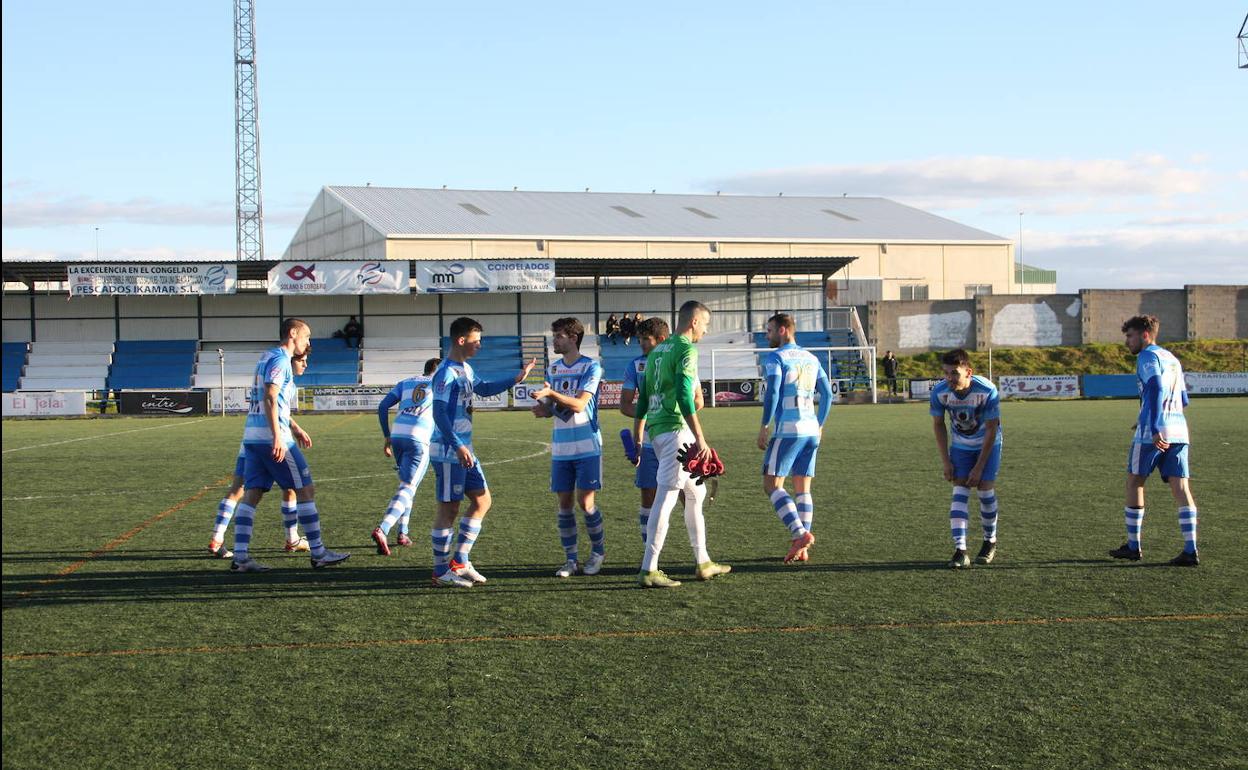 El Arroyo salta al campo en el último encuentro en casa frente al Extremadura B (2-0). 