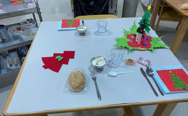 Imagen principal - La Residencia de Mayores Virgen de la Luz ha organizado varias actividades durante la Navidad