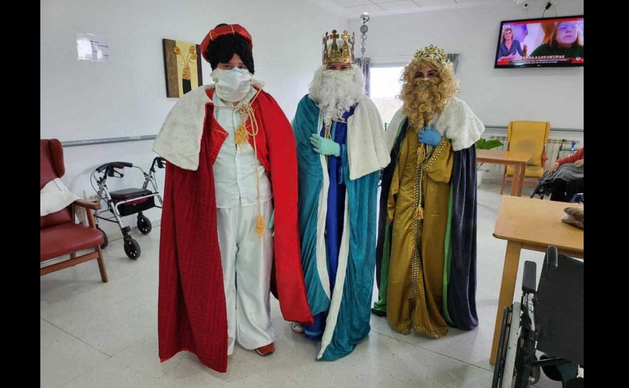 Los Reyes Magos en la residencia Virgen de la Luz. 